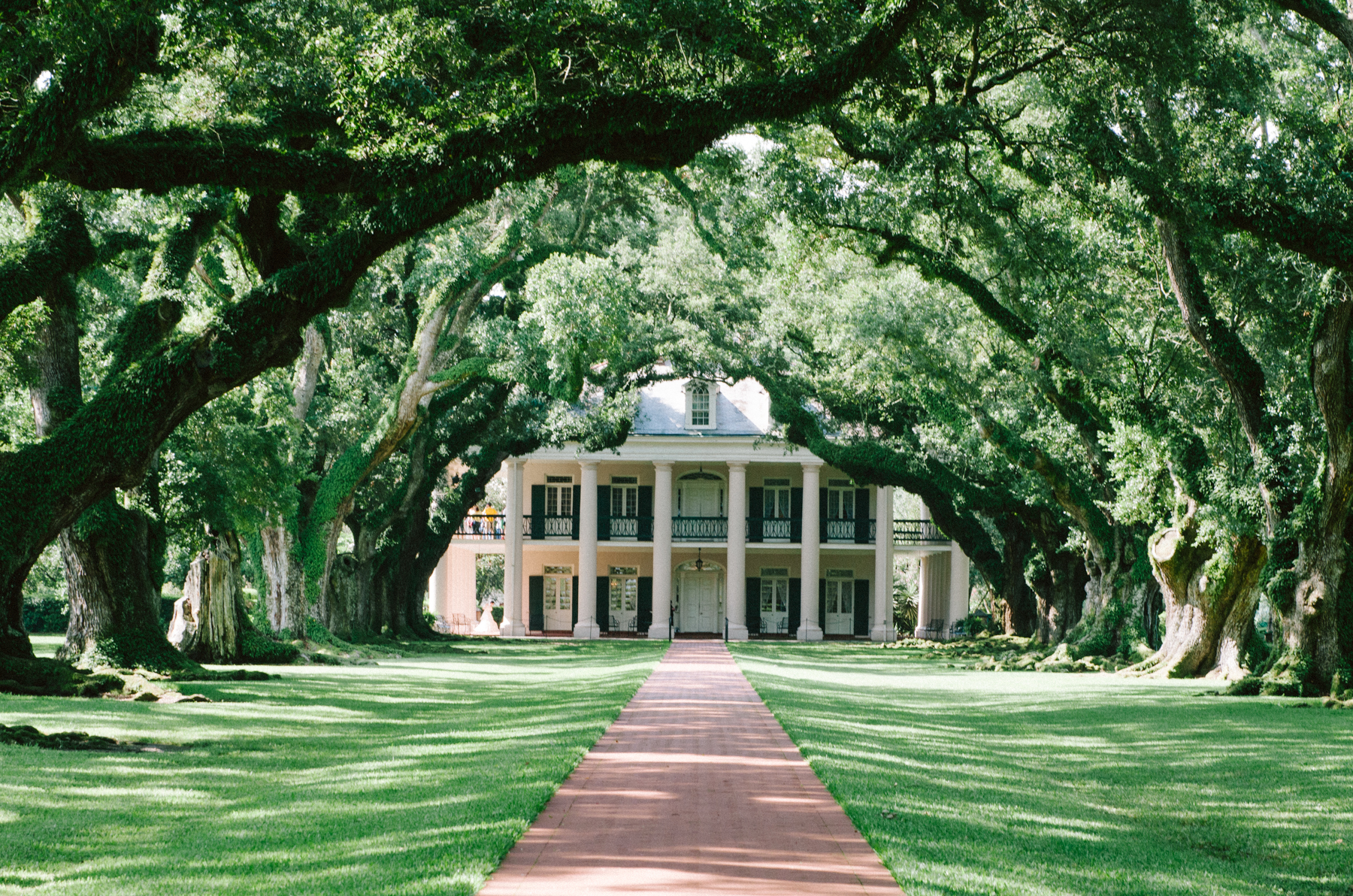 Louisiana roadside stop: Oak Alley - a beautiful plantation mansion (that doesn't gloss over its dark history) with a famous avenue of 300-year-old oaks.